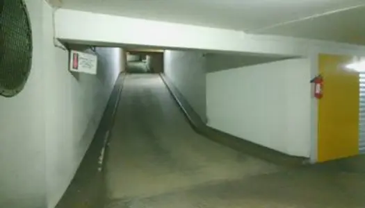 Place de parking à louer au métro botzaris 