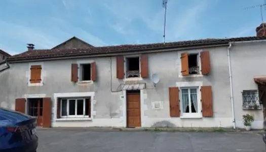 Grande Maison de Village, 5 Chs, auparavant 2 logements Env. 210M2hab, à rénover entièreme 