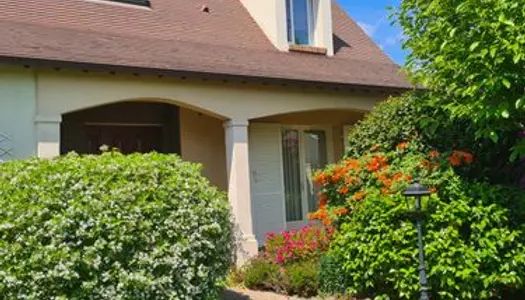 Maison de qualité en L à 35 km au sud de Paris