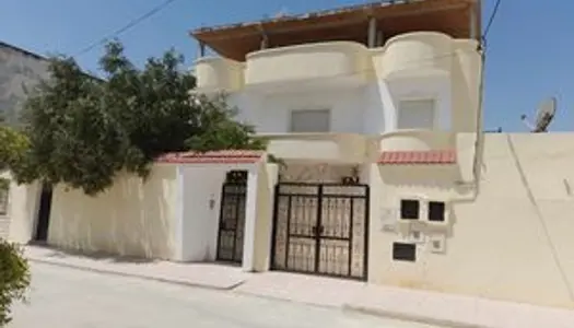 Villa R+2 à Ariana, Tunisie 