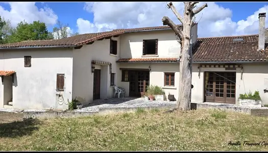 Dpt 17, à vendre maison P6 d'environ 150m² avec dépendance aménageable et garage 