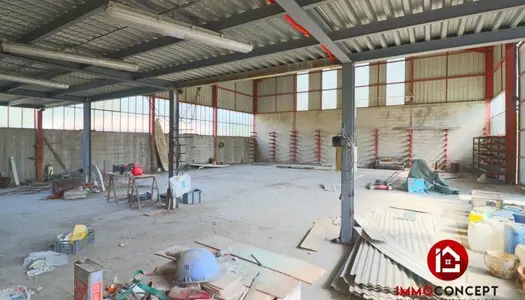 Vente Entrepôt 306 m² à Laudun-l'Ardoise 213 000 €