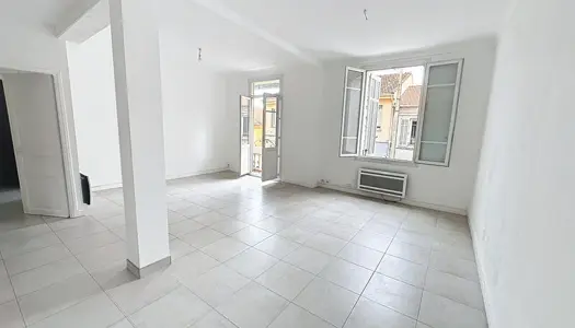 Appartement Cannes 4 pièces de 85.18 m2 balcon terrasse 3 chambres grand séjour 