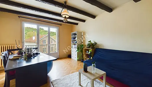 A vendre a Aurillac, quartier Cap Blanc, Appartement de 4 pieces avec cave, garage et balcon. 