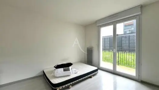 Studio 1 pièce 33 m² 