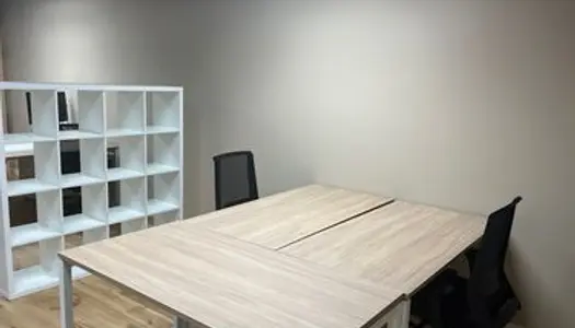 Bureau open space dans espace de coworking 