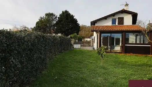 À Urrugne (64), proche du bourg, Maison Individuelle T4 BIS à acheter, avec Jardin et Terrasse