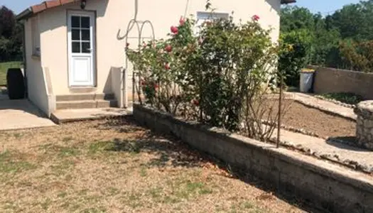 A louer petite maison avec jardin 