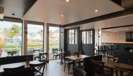 Bar-brasserie “Le Café de la Ville” - emplacement n°1: fond de commerce, murs et projet immobi
