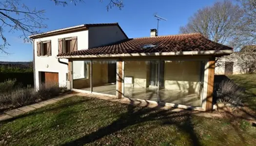 Maison Pradine, 3 chambres, 95 m², Terrain 1600 m², garage, abris bois.