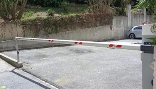 Loue place de parking à Cannes 