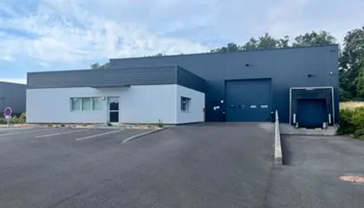 Location atelier relais de 1 096 m² à Baugé-en-Anjou 