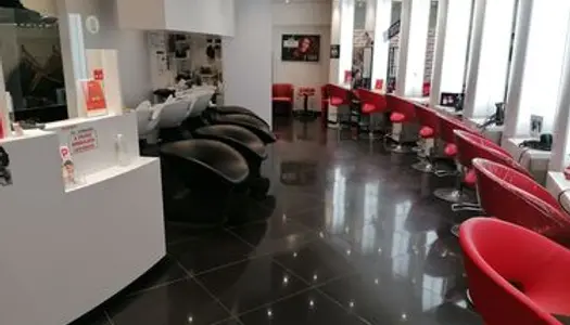 Tres beau salon de coiffure 