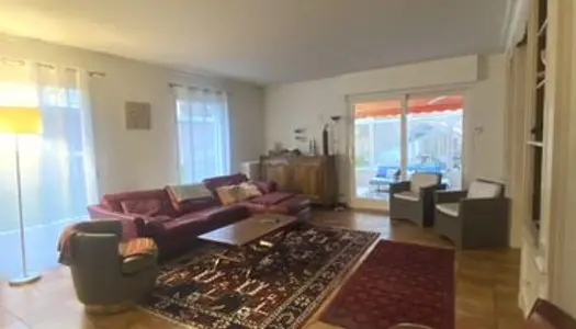 Maison 8 pièces 320 m²