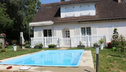 Jolie Maison de 130 m2, 5 pc, avec sa piscine chauffée, le tout sur un terrain de 1220 m2 