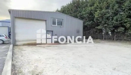 Local commercial 300 m²