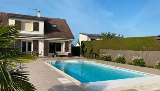 Maison individuelle 6 pièces avec piscine à Prix-lès-Mézières 