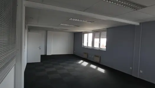 Location Bureau 184 m² à Coudekerque-Branche 3 641 € CC /mois