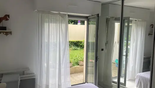 Deux Chambres dans beau deux pièces avec jardin 