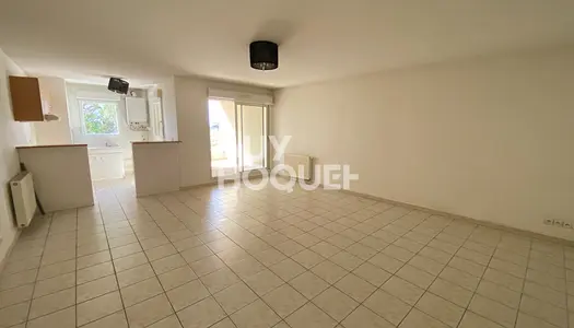 A Aubenas, appartement de 3 pièces 77 m2, avec loggia et garage