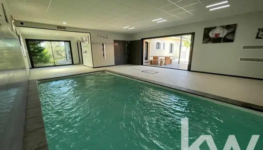 Maison 6 chambres avec piscine intérieure 