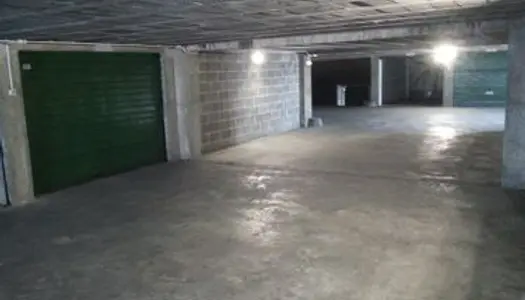 Garage fermé à louer centre de Valence 