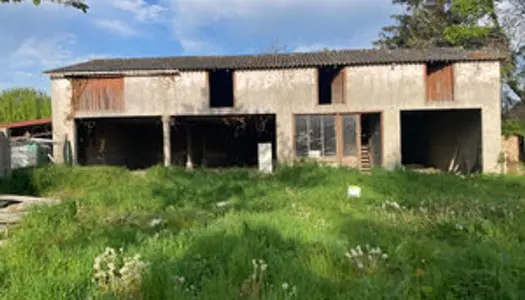 Proche Saint-Clair et Etrépagny dépendance 240 m² + combles sur 795 m²