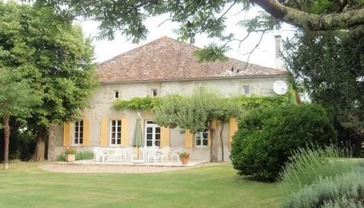 Belle propriété en pierre avec piscine, 400m2 habitable avec piscine