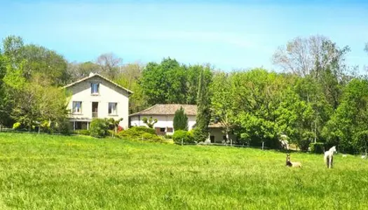 Grande maison, piscine et granges