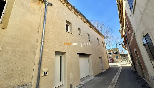 Maison de village neuve avec garage, terrasse et 3 chambres.