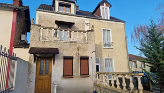 Jolie maison de 2 chambres sur 221m² de terrain à Mantes La Jolie