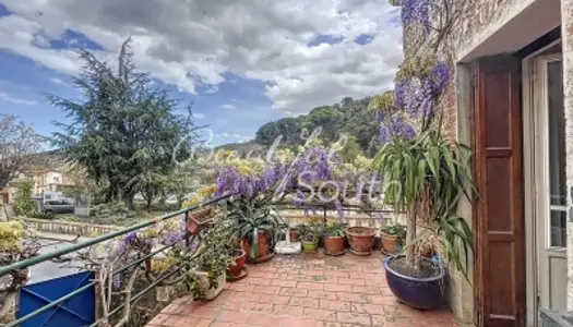 MAISON DE VILLAGE AVEC COUR, TERRASSE ET VUES, CORBERE