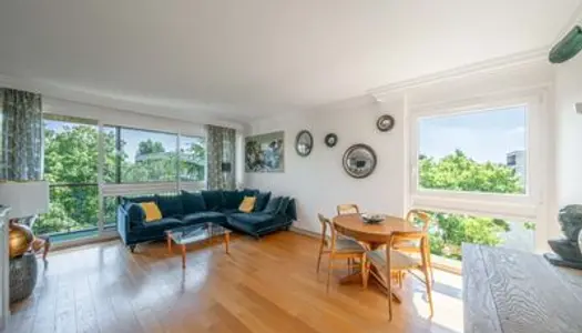 Location meublée - Appartement en dernier étage avec balcon - 88m² 