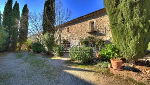 Saint Laurent du Verdon, splendide bâtisse avec chambres d'hôtes et gîte!