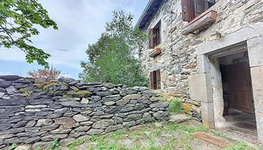 Maison en pierre a renover hameau Yssingeaux avec petit terrain 