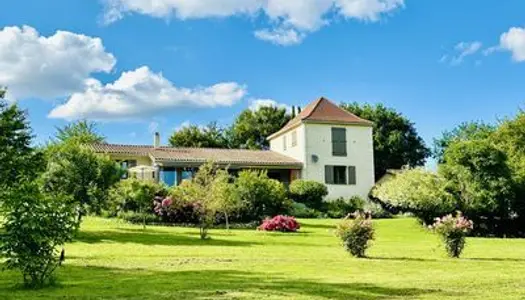 Maison moderne dans un cadre privé avec une vue magnifique 