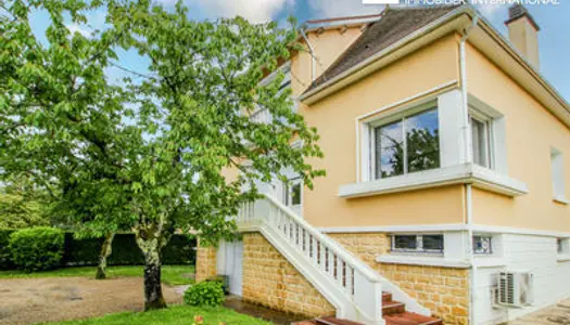 Maison d'architecte rénovée en bordure de rivière 