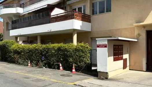 Appartement logement avec travaux entre Ville la Grand et Annemasse, proche CEVA. Parkings, box et 