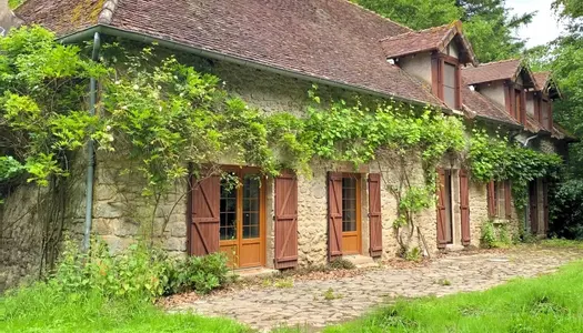 A VENDRE-ANCIEN MOULIN SUR 14HA DE BOIS AVEC ETANG -250 000€ FAI 