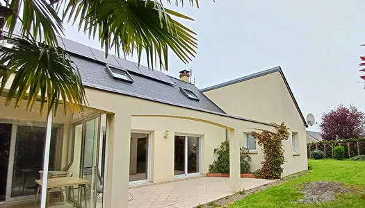 Maison avec vie de plain-pied et jardin arbore de 900m2 au calme au centre de Saint Jean Des Mauvret