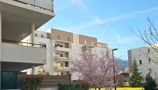 Résidence URBAN LODGE Particulier loue T2 avec stationnement privatif et balcon au centre ville 