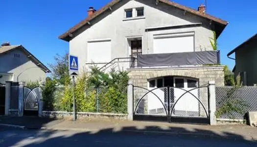 Maison de 3 chambres avec annexe indépendante au centre bourg