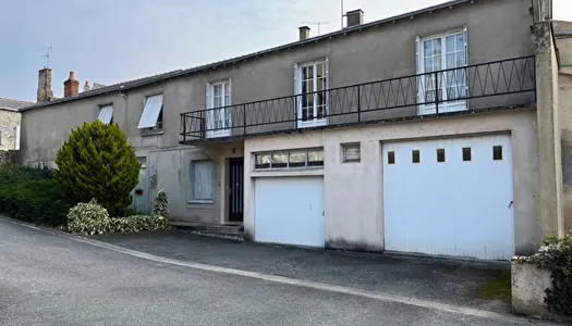 Maison 140m2 avec garages proche Montreuil Bellay et Doue en Anjou - D5671 