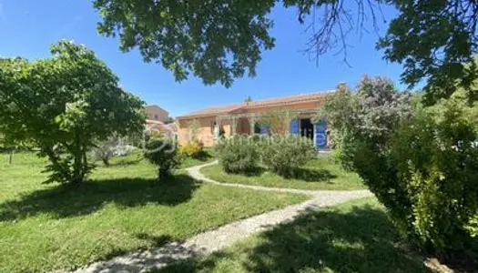 COUP DE COEUR ! Ensemble immobilier de 150 m² env. avec Garage, Piscine, sur terrain paysagé de 