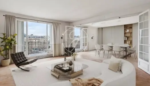 Paris 7e - PLACE DE BRETEUIL - Duplex à vendre - 9 pièces - 254,50m² Carrez - 6 chambres. 