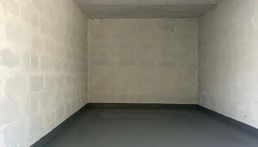 Garage box 15,5 m2 fermé 