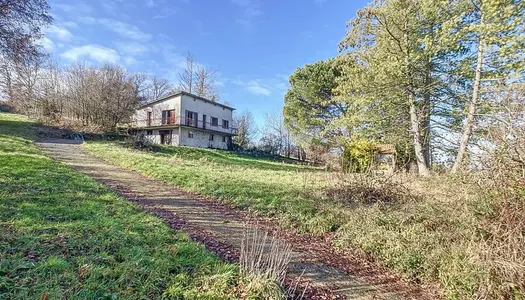Dpt Isère (38), MAUBEC maison à rénover 170m2 de plancher sur 3400m2 de terrain au calme dans son 