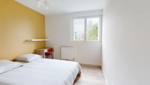 Chambre 5 pièces 85 m² 