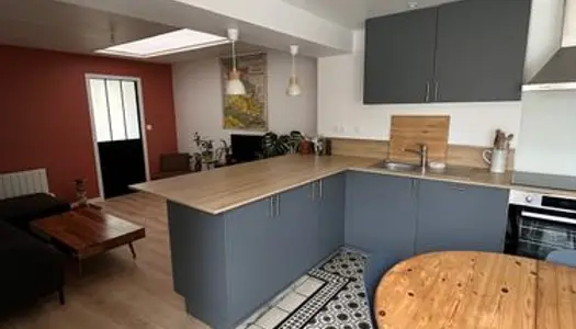 Petite maison de 75m2 semi-individuelle avec jardin et rénovée avec goût en campagne 3 chambres, 