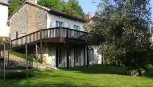 Maison au bord de la Charente centre Verteuil 